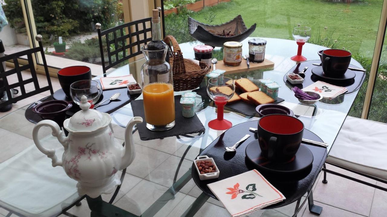 Chambre Privee Avec Salon, Garage Voiture, Velos, Motos Tourville-sur-Arques Zewnętrze zdjęcie