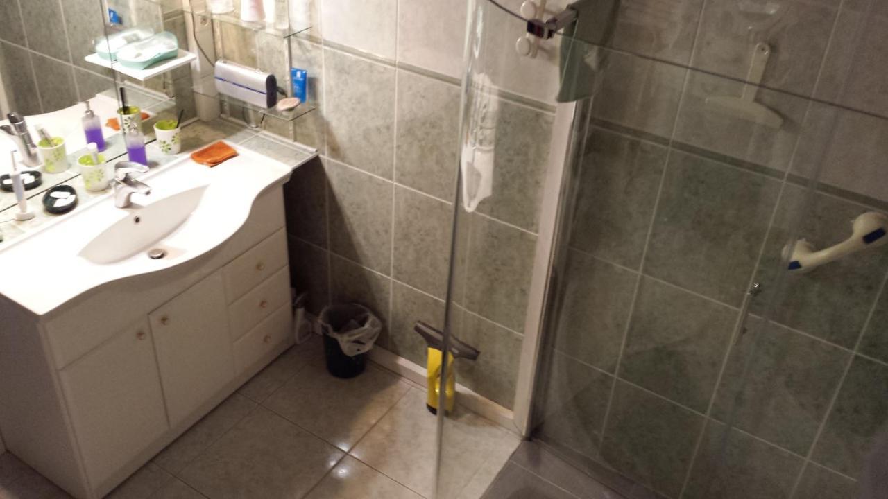Chambre Privee Avec Salon, Garage Voiture, Velos, Motos Tourville-sur-Arques Zewnętrze zdjęcie